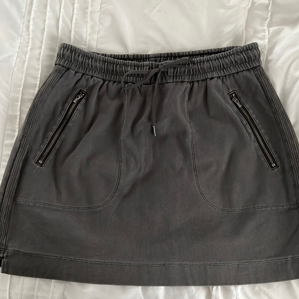 ATHLETA Dark Gray Mini Skirt, Size 4 - Picture 1 of 6